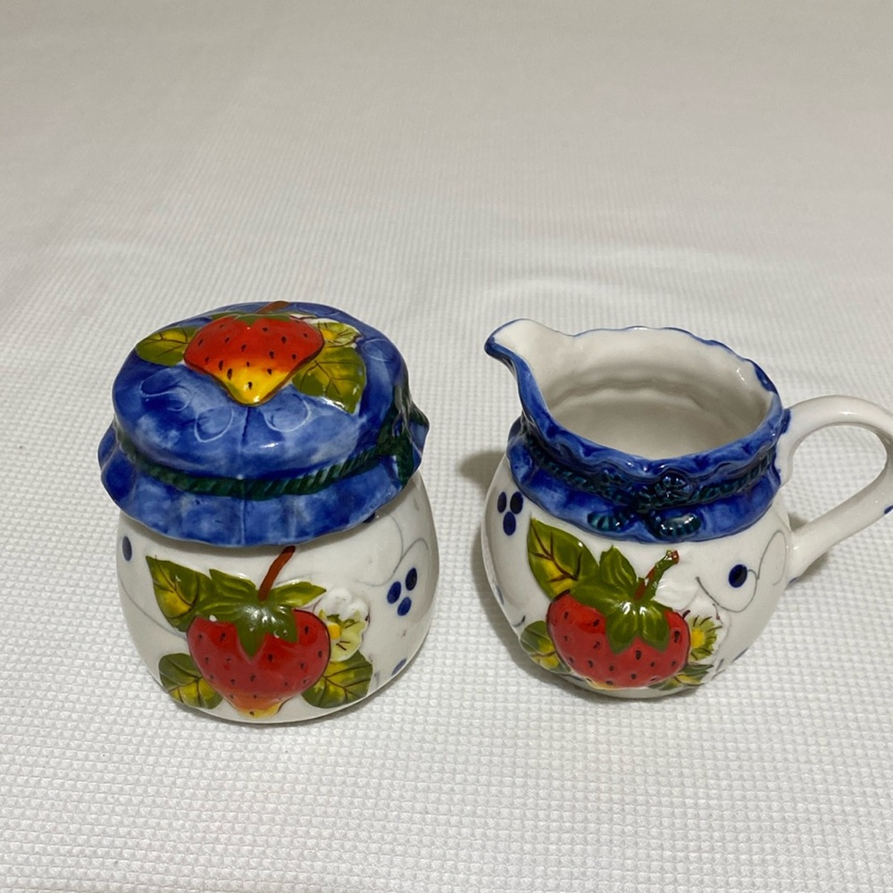 Vintage Strawberry Creamer, Sugar Bowl w/ Lid and Tray Set - Picture 4 of 10